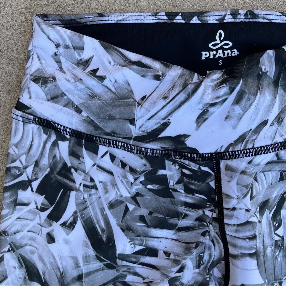 PRANA Roxanne Capri Legging Black Paradise Palm Leaves Women's Mid Rise Cropped - Picture 4 of 8